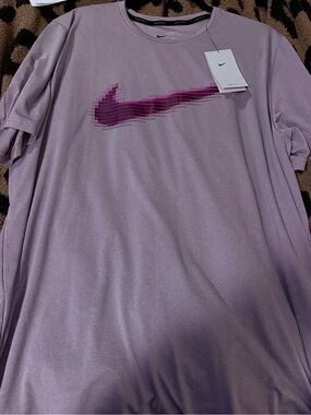 Nike Men’s Lavender Short Sleeve Tee with Magenta Swoosh